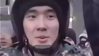 Фотография к новости: Антыма адалдық таныттым. Желіде танымал болған жас сарбаз кім?