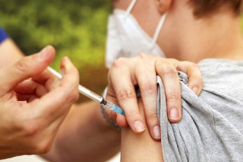 Фотография к новости: Шетелде вакцина салдырған қазақстандықтар не істеу керек?