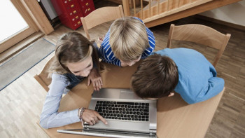 Фотография к новости: Сарапшы балаларды интернет-қатерден қалай қорғауға болатынын айтты