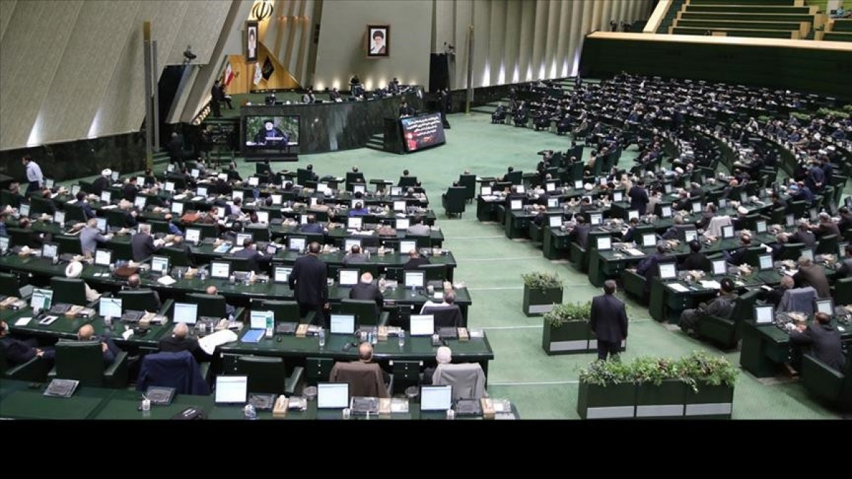 Иран парламенті COVID-19 ауруының өршуіне байланысты демалысқа шықты
