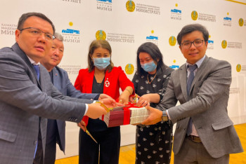 Фотография к новости: Елордада «Ақмола облысының тарихи топонимдері» атты кітаптың тұсауы кесілді