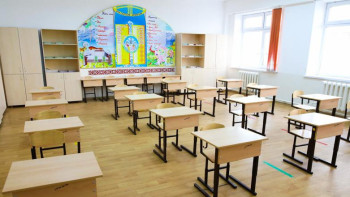 Фотография к новости: Тез арада қолға алу қажет. Депутат Маңғыстау облысында мектеп салу мәселесін көтерді