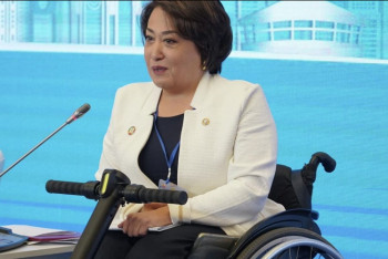 Фотография к новости: Тәуелсіздік тарихында алғаш рет болып отыр.  Сенатта жаңа депутат ант берді