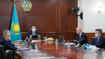 Фотография к новости: Мұнай-газ, автомобиль саласы. Премьер-министр әріптестеріне бірқатар тапсырма берді