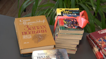 Фотография к новости: Павлодарда кітапханашылар сотталғандарға кітап сыйлады