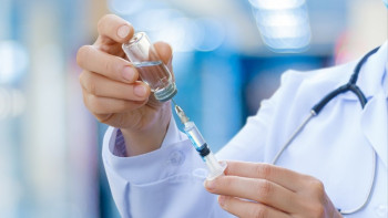 Фотография к новости: Үкімет басшысы: Ревакциналау елорда мен Атырау облысында өте төмен