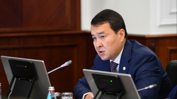 Фотография к новости: Смайылов Үкімет мүшелеріне журналистермен тығыз байланыста болуды тапсырды