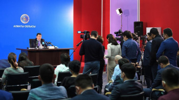 Фотография к новости: Наразылық білдірушілердің арасында бір жарым сағат тұрдым – Бозымбаев