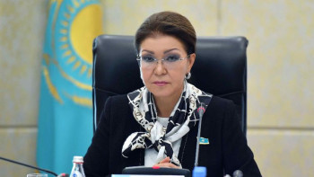 Фотография к новости: Дариға Назарбаева Мәжілістен кетті