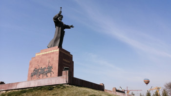 Фотография к новости: Фоторепортаж. Шымкенттің «Қазына» этнокешеніндегі этносаябақты таныстырамыз