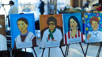 Фотография к новости: Әлем әйелдері. Елордада ерекше көрме өтіп жатыр