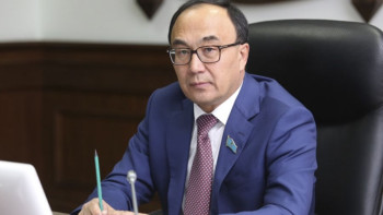 Фотография к новости: Ерлан Сыдықов жоғары білім саласындағы негізгі 5 мәселені атады