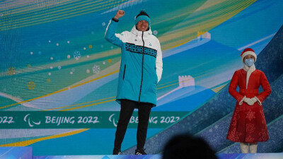 Александр Герлиц  Бейжің-2022 чемпионын басып озып, жүлде қорын көбейтті