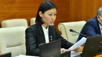 Фотография к новости: Депутат Сүлейменова Мәжілістен кетті