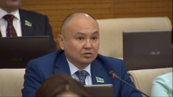 Фотография к новости: Мемлекеттік тілді үйретуге бағытталған қаржы қайда және қалай жұмсалып жатыр? – депутат Үкіметтен есеп беруін сұрады