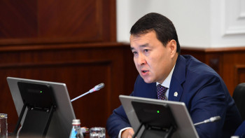 Фотография к новости: Әлихан Смайылов кімдердің жалақысы көбейетінін айтты