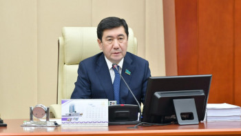 Фотография к новости: Ерлан Қошанов: Әр мәселенің артында адамдардың тұрмысы мен тағдыры тұр