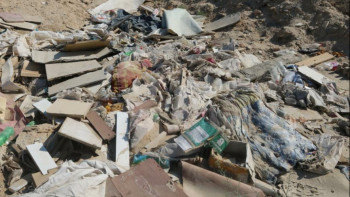 Фотография к новости: Жаңаөзен аумағында апталап жиналған қоқыстар шығарылып жатыр