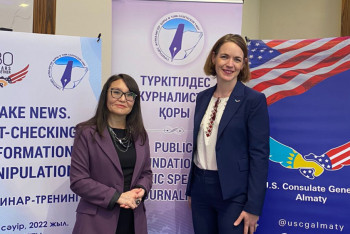 Фотография к новости: Қазіргі алмағайып заманда журналистер жалған ақпаратпен күресе білуі керек – АҚШ-тың бас консулы