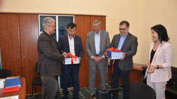 Фотография к новости: Шірікрабат мәдениетінің ескерткіштері жайлы кітап жарық көрді