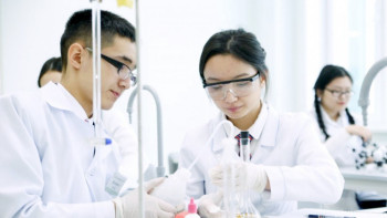 Фотография к новости: Асхат Аймағамбетов ғылым саласында шешімін тапқан проблемалар туралы айтты