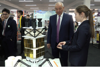 Фотография к новости: NASA-ға оқуға баратын павлодарлық оқушы ғарыштық аппаратқа Қаныш есімін берді