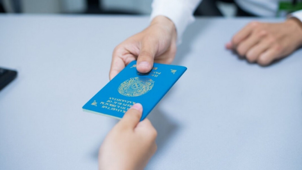 Қазақстанда паспорт алуға төлейтін баж мөлшерін 12 мың теңгеге дейін қысқарту ұсынылды