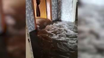 Фотография к новости: Павлодар облысында су тасқынынан зардап шеккендерге 100 мың теңгеден бөлінді