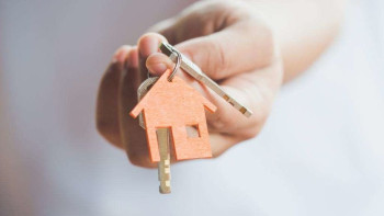 Фотография к новости: Жетім балаларды баспана алу үшін есепке қою мерзімін 3 айға дейін қысқарту ұсынылды