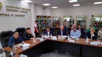 Фотография к новости: Саясаттанушы аралас мектептерді реттеудің жолын айтты