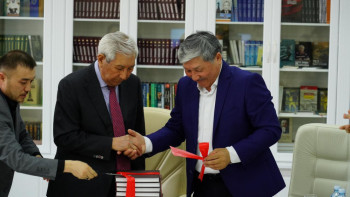 Фотография к новости: Елордада «Zhanuzak» атты кітап-альбомының тұсаукесері өтті