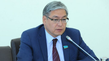 Фотография к новости: Мусин Президенттің саяси партиялардағы мүшелігіне тыйым салуды белгілеу мәселесін түсіндірді