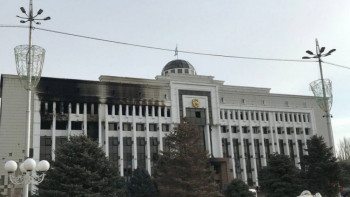 Фотография к новости: Мас, есірткі пайдаланған. Тараз әкімдігіне шабуыл жасаған 11 қылмыскердің көзі жойылған