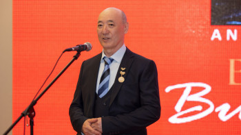 Фотография к новости: Шығыс әйелдерінің портреттерін ерекше ұнатамын – Бақытнұр Бүрдесбеков