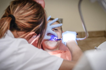 Фотография к новости: Жекеменшік емханаларда жолдамасыз-ақ балалардың тісін емдету тегін