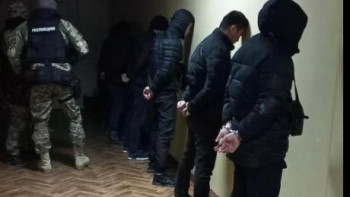 Фотография к новости: Бір топ жас жігіт балалар ойын-сауық орталығынан теледидар ұрлаған – Әділов