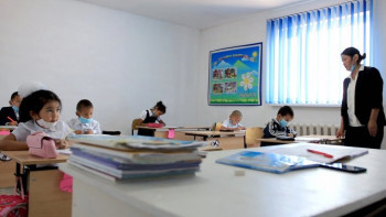 Фотография к новости: Ауыл мектептеріндегі оқушылардың білім сапасы сын көтермейді – депутат