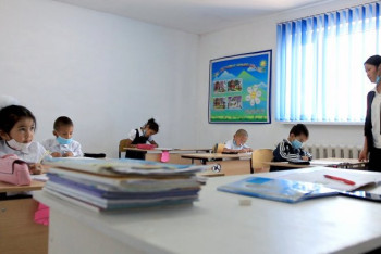 Фотография к новости: Ауыл мектептеріндегі оқушылардың білім сапасы сын көтермейді – депутат