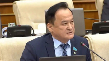 Фотография к новости: Төбесі ойылып түссе, қайтесіз? – Депутат ауылды дамыту жобасына мәдениетті енгізуді талап етті