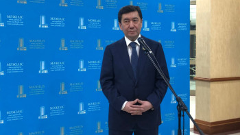 Фотография к новости: Қошанов Ата заңға енгізілетін «жердің және табиғи ресурстардың иесі – халық» деген норманы түсіндіріп берді