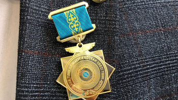 Фотография к новости: Елімізде алғаш рет «Ана тілін дамытуға қосқан үлесі үшін» төсбелгісі табысталды