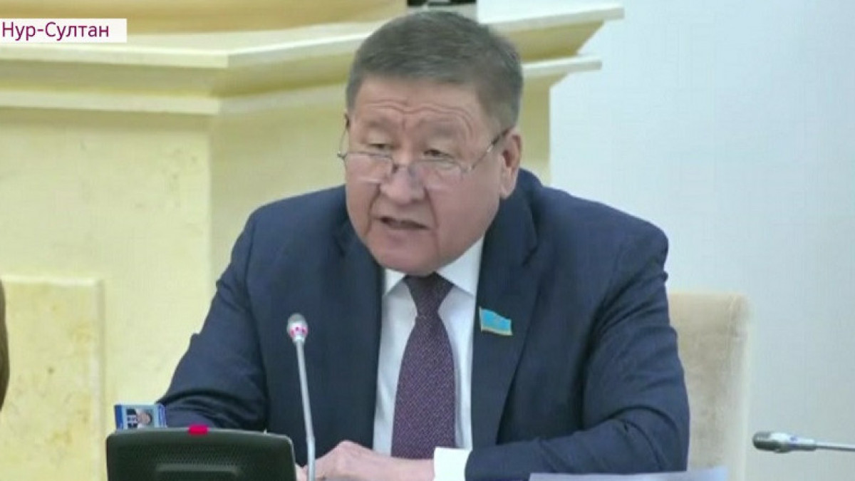 Сенатор Бекболат Орынбеков фосфор қалдықтарының мәселесіне алаңдап отыр