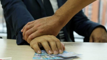 Фотография к новости: Пара беру, алу, делдал болу. Жемқорлық жасағандарды қалай жазалайды?