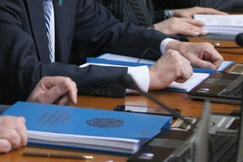 Фотография к новости: Сенат референдум туралы заңды Мәжіліске қайтарды