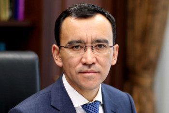 Фотография к новости: Әшімбаев Конституцияда Тұңғыш Президентке қандай артықшылықтар берілетінін айтты