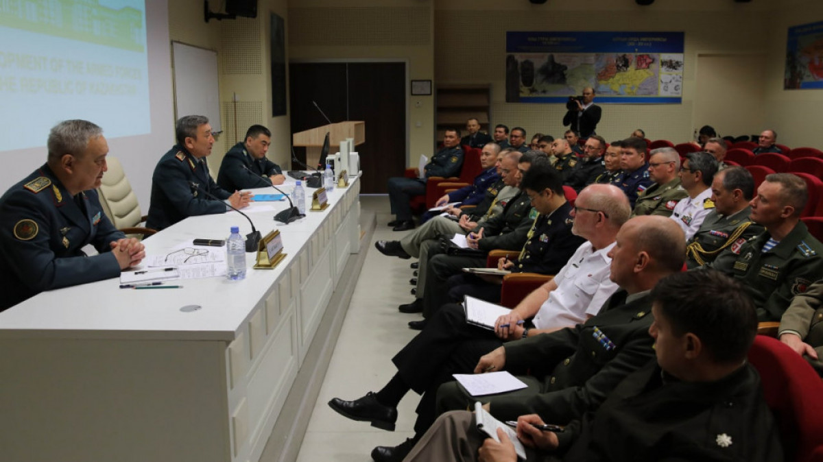 Қазақстанның Қорғаныс министрлігі әскери атташелермен брифинг өткізді