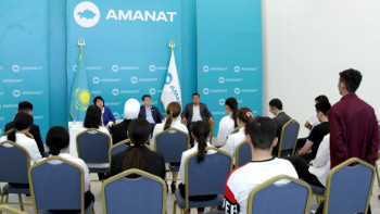 Фотография к новости: Мәжіліс депутаты қызылордалық жастармен кездесті