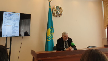 Фотография к новости: Сергей Жалыбин: Конституциядағы түзетулер депутаттардың пәрменімен өзгеріп келді