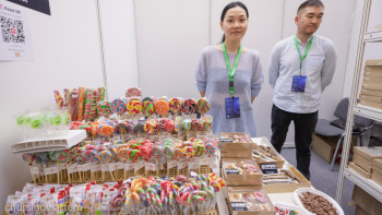 Фотография к новости: Елордада ұлттық өнім тауарлары таныстырылып жатыр