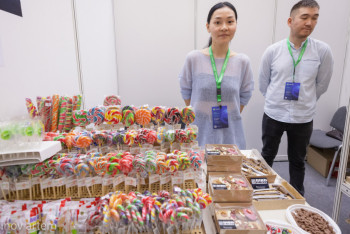 Фотография к новости: Елордада ұлттық өнім тауарлары таныстырылып жатыр